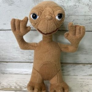 E.T. The Extra-Terrestrial Plush - 8”